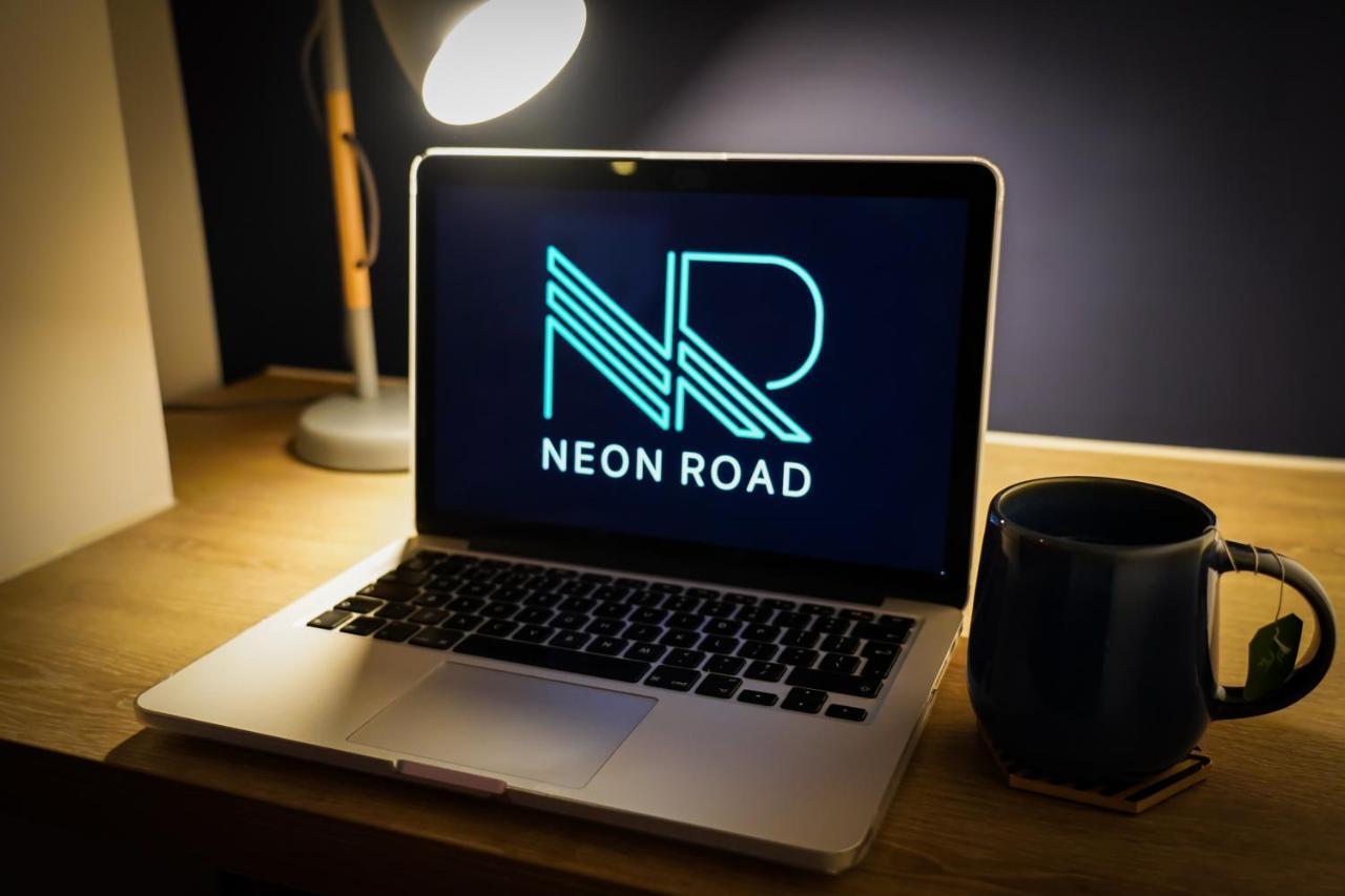 Neon Road At Park House Peterborough City Centre Apartment ภายนอก รูปภาพ