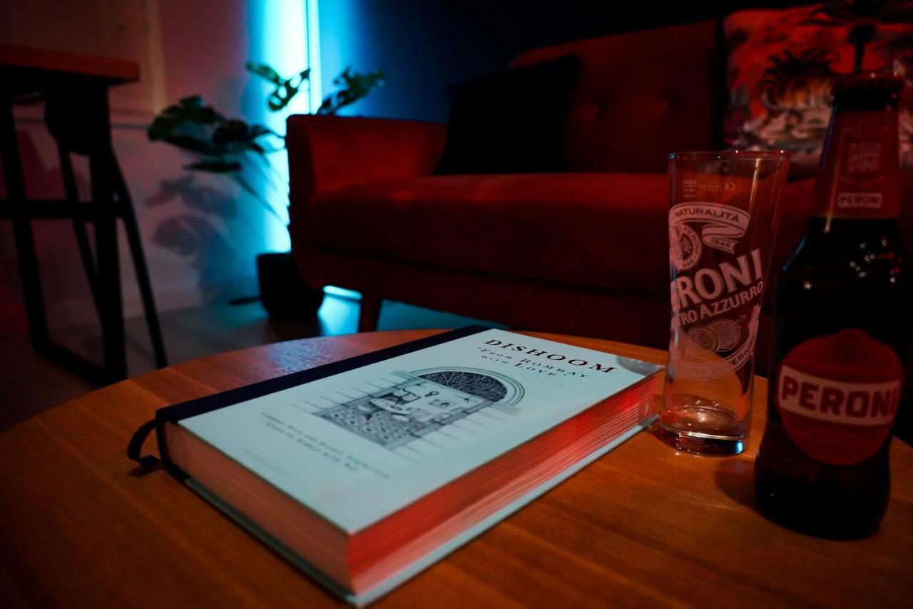Neon Road At Park House Peterborough City Centre Apartment ภายนอก รูปภาพ