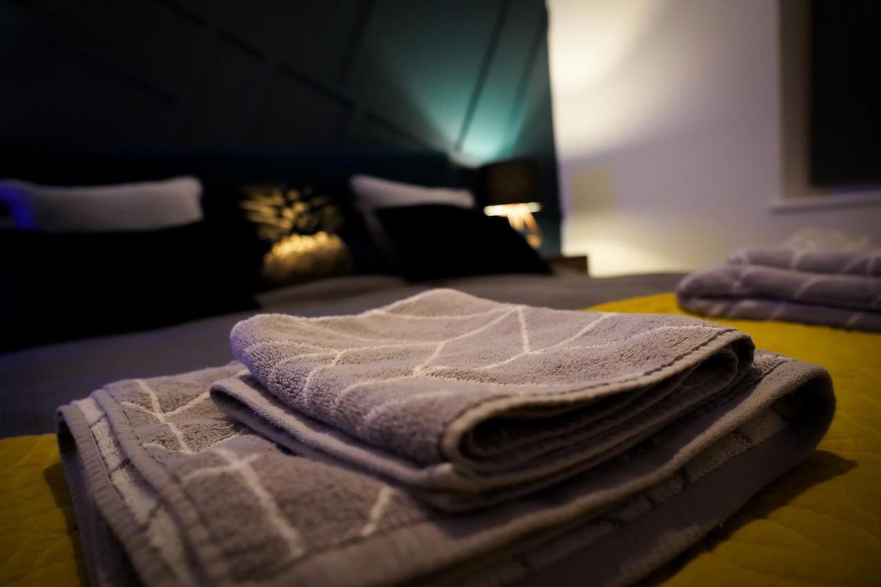 Neon Road At Park House Peterborough City Centre Apartment ภายนอก รูปภาพ
